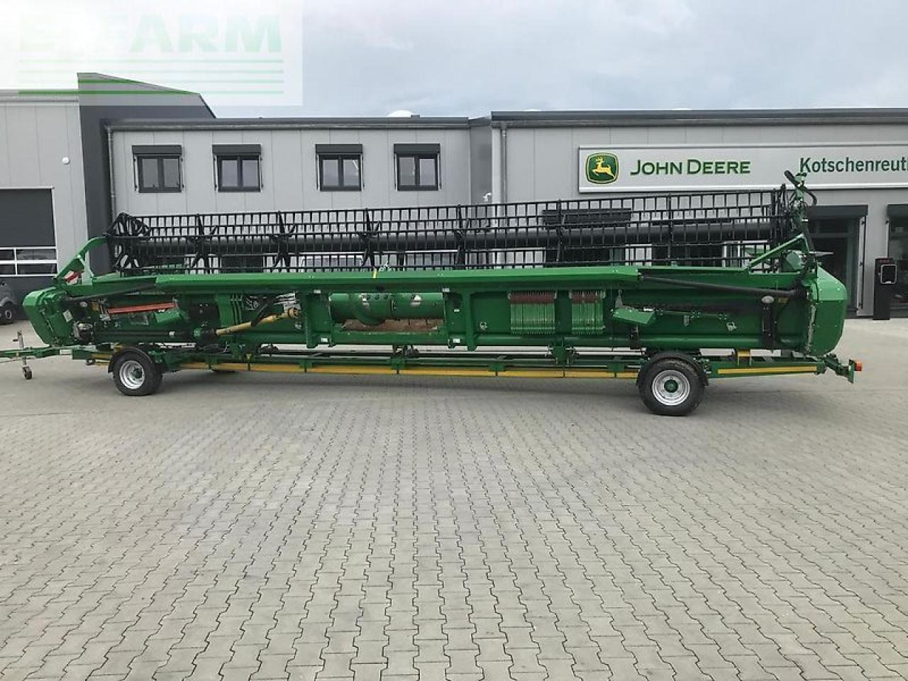 John Deere 735pf - Takarmánybetakarító gép: 3 kép. John Deere 735pf - Takarmánybetakarító gép: 3 kép.