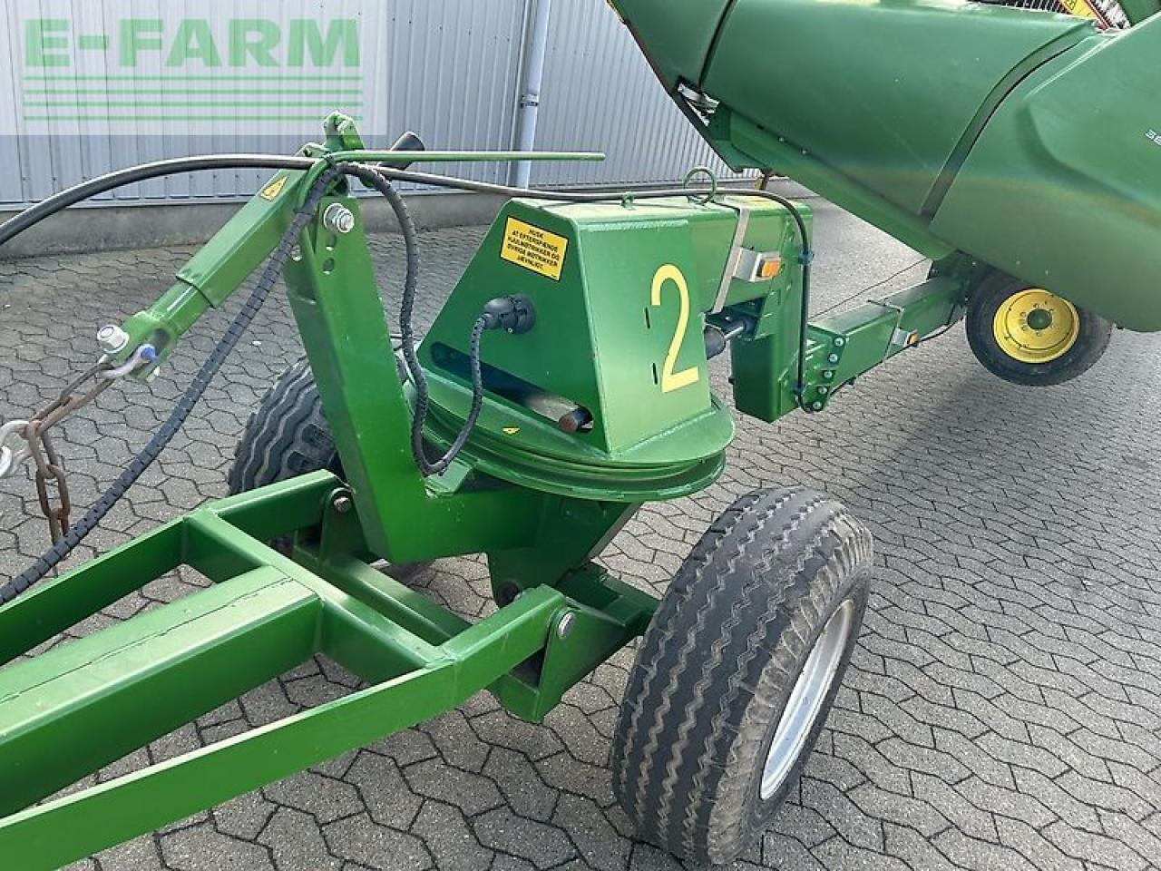 John Deere 740d - Takarmánybetakarító gép: 5 kép. John Deere 740d - Takarmánybetakarító gép: 5 kép.