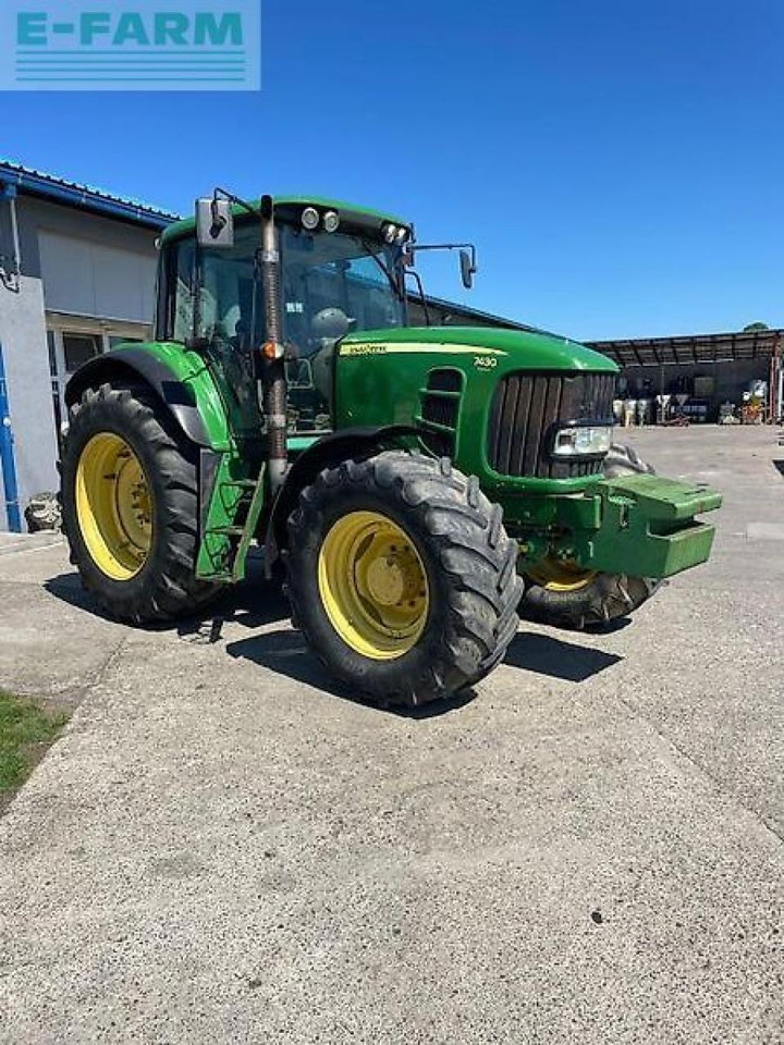 John Deere 7430 - Traktor: 2 kép. John Deere 7430 - Traktor: 2 kép.