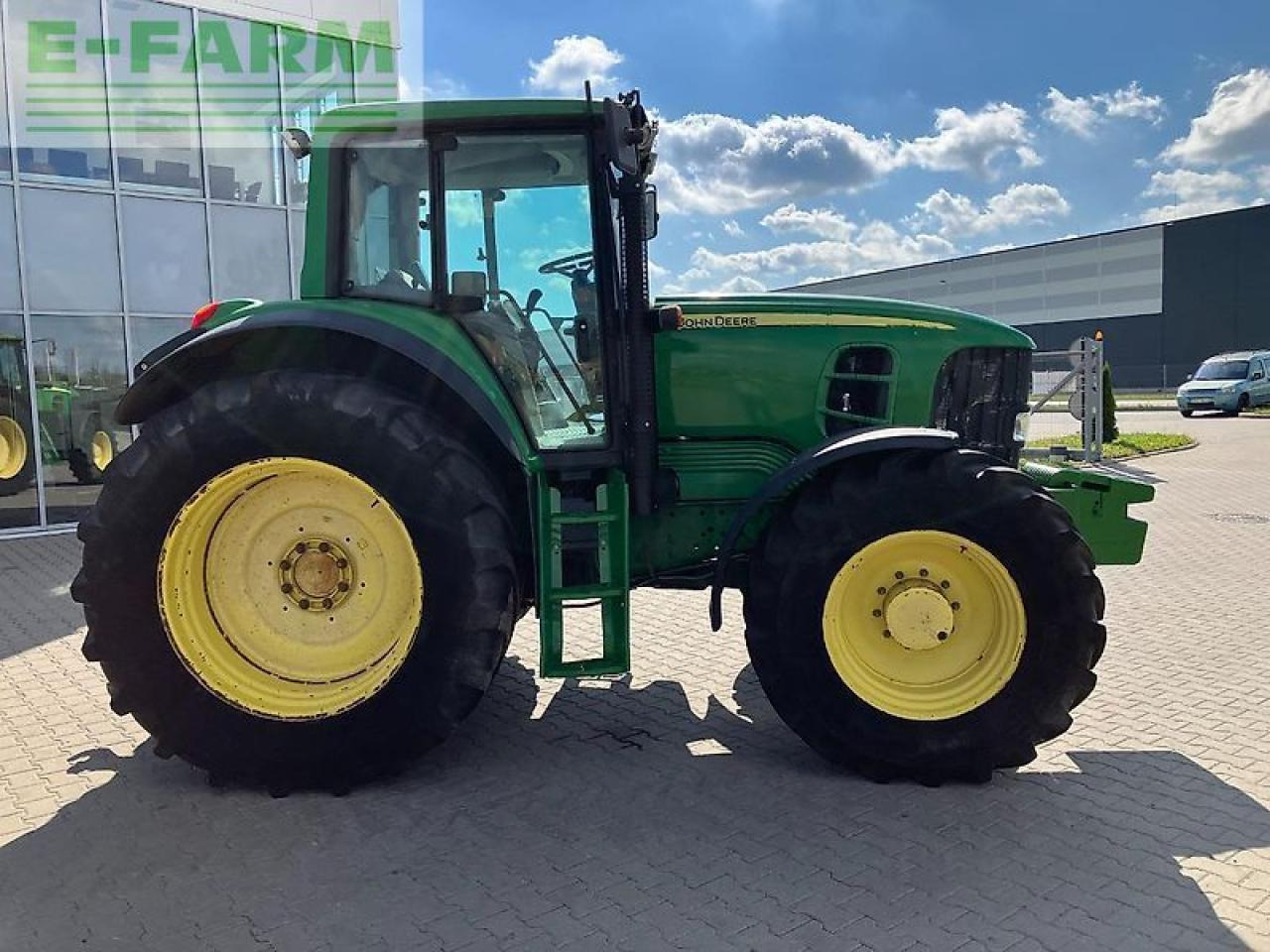 John Deere 7430 - Traktor: 2 kép. John Deere 7430 - Traktor: 2 kép.