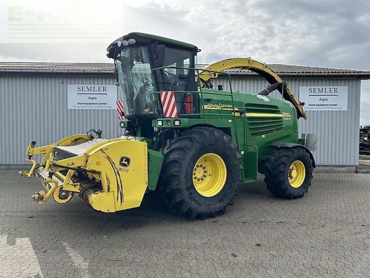 John Deere 7500 - Önjáró szecskázógép: 1 kép. John Deere 7500 - Önjáró szecskázógép: 1 kép.