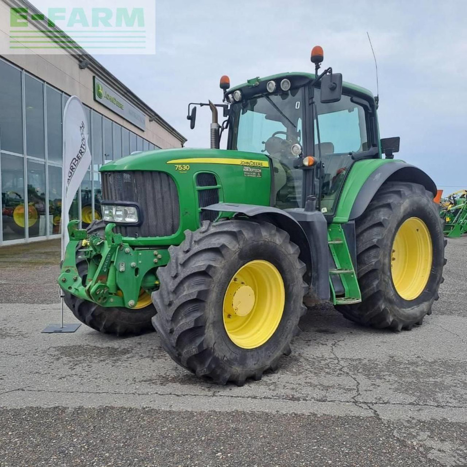 John Deere 7530 premium - Traktor: 1 kép. John Deere 7530 premium - Traktor: 1 kép.