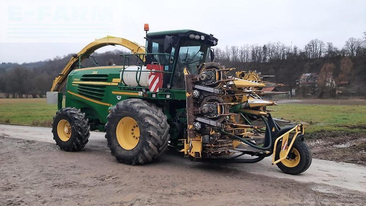 John Deere 7550i pro - Önjáró szecskázógép: 2 kép. John Deere 7550i pro - Önjáró szecskázógép: 2 kép.