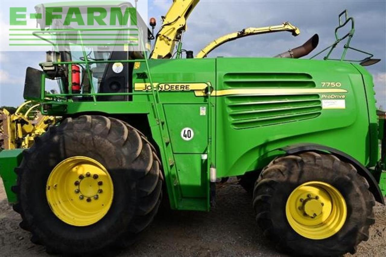 John Deere 7750i prodrive - Önjáró szecskázógép: 2 kép. John Deere 7750i prodrive - Önjáró szecskázógép: 2 kép.
