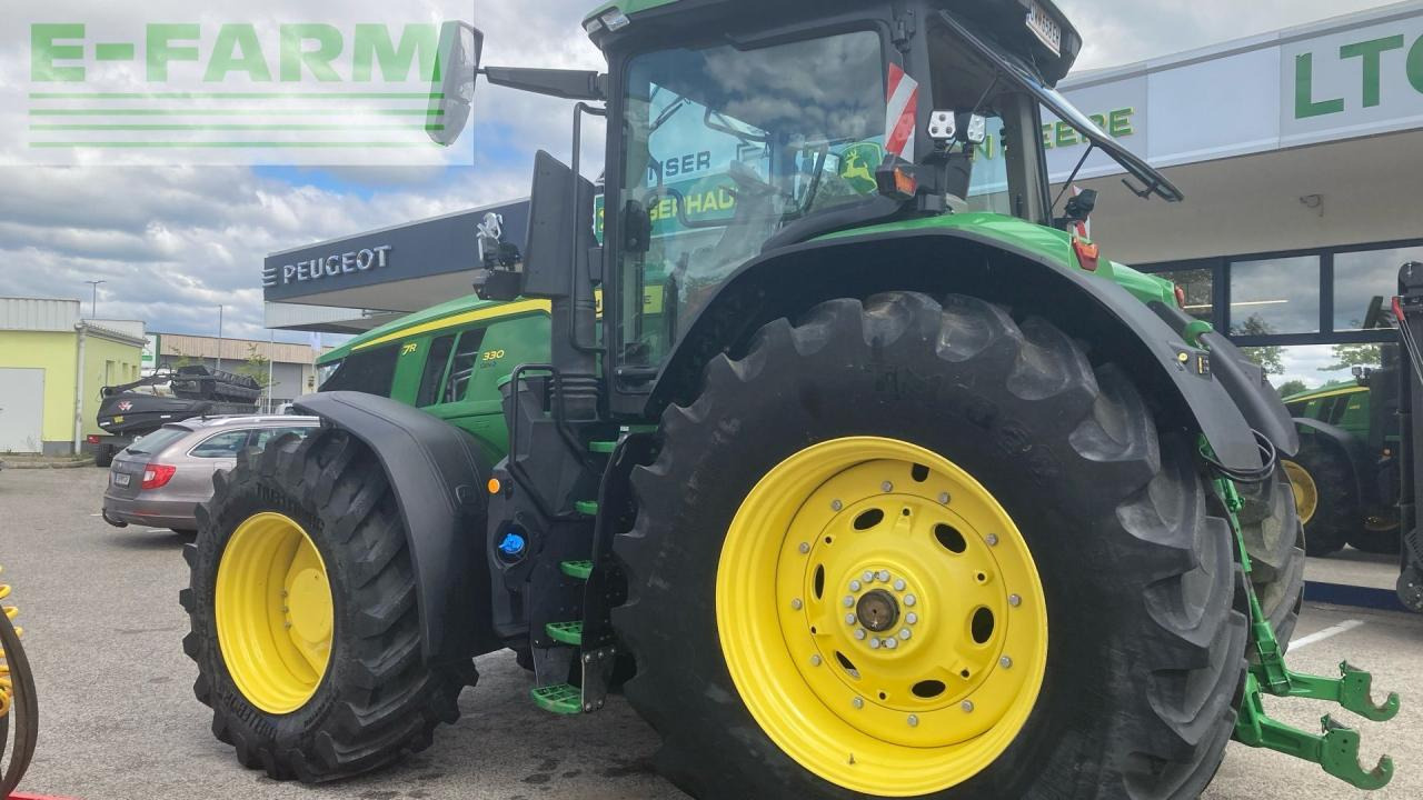 John Deere 7R 330 - Traktor: 2 kép. John Deere 7R 330 - Traktor: 2 kép.