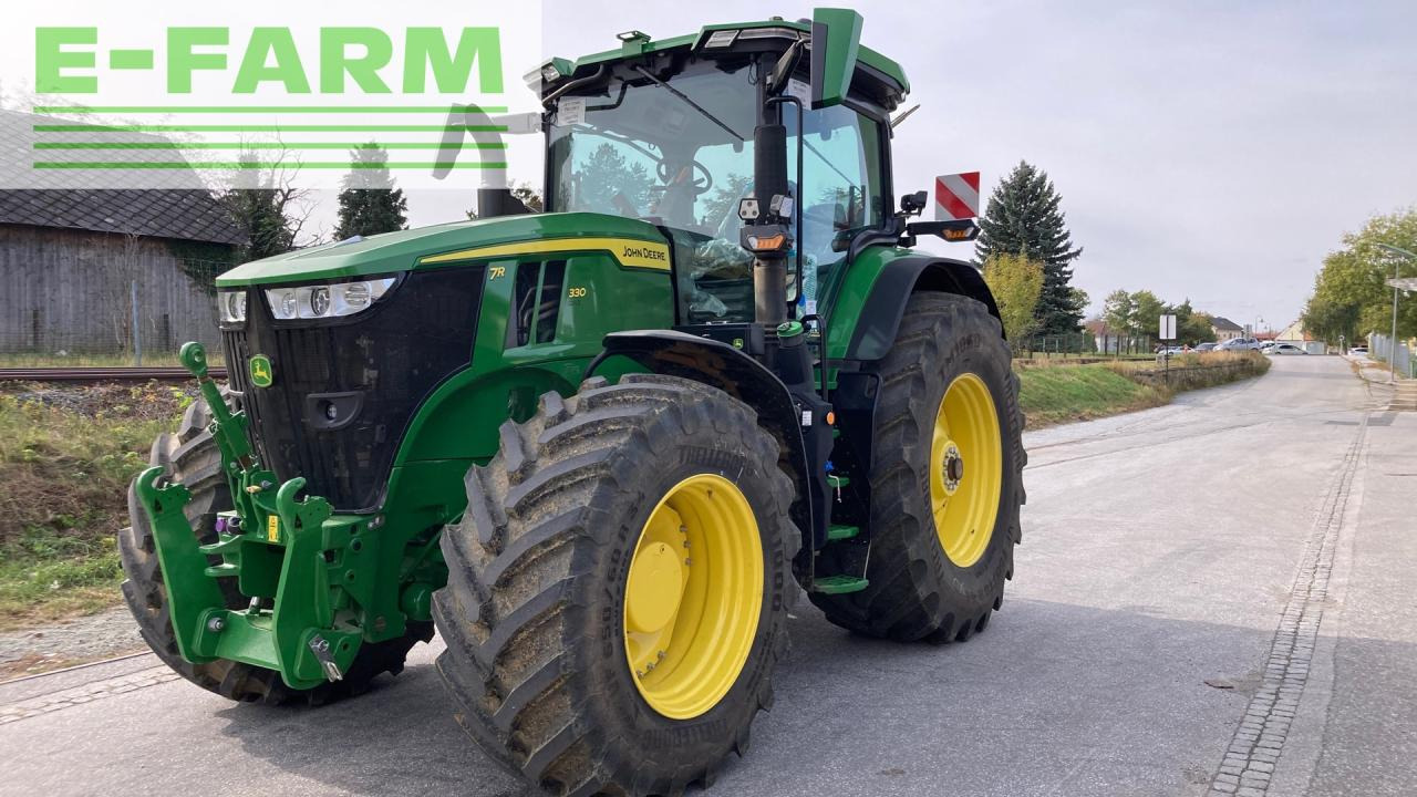 John Deere 7R330 - Traktor: 1 kép. John Deere 7R330 - Traktor: 1 kép.