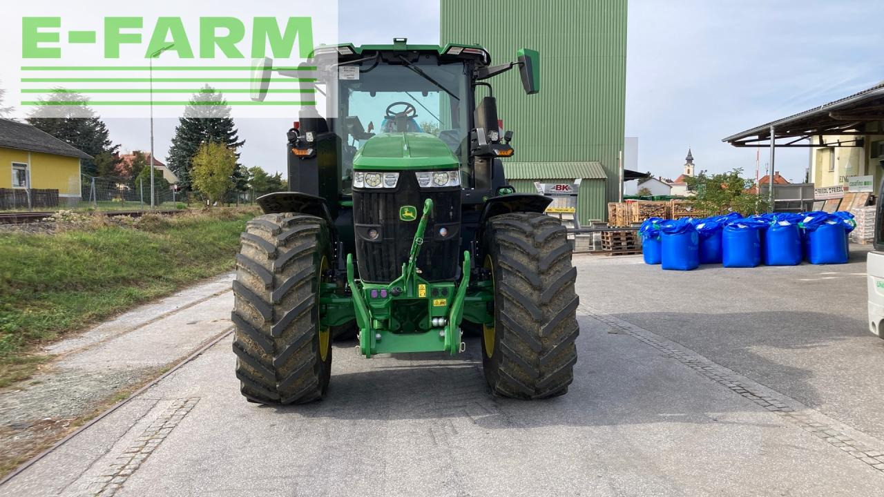 John Deere 7R330 - Traktor: 3 kép. John Deere 7R330 - Traktor: 3 kép.