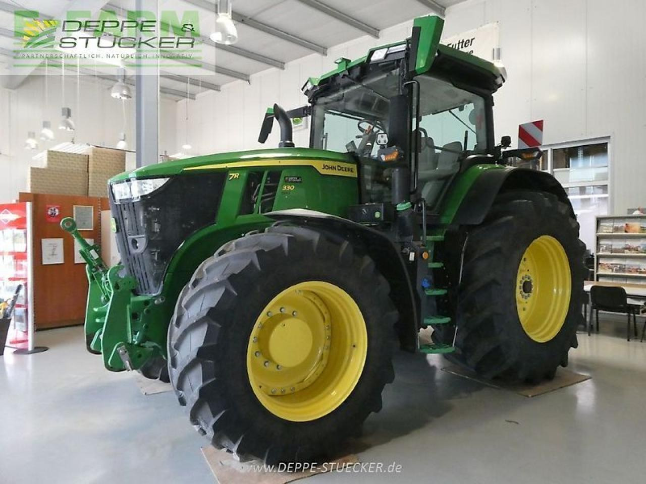 John Deere 7r 330 - Traktor: 2 kép. John Deere 7r 330 - Traktor: 2 kép.