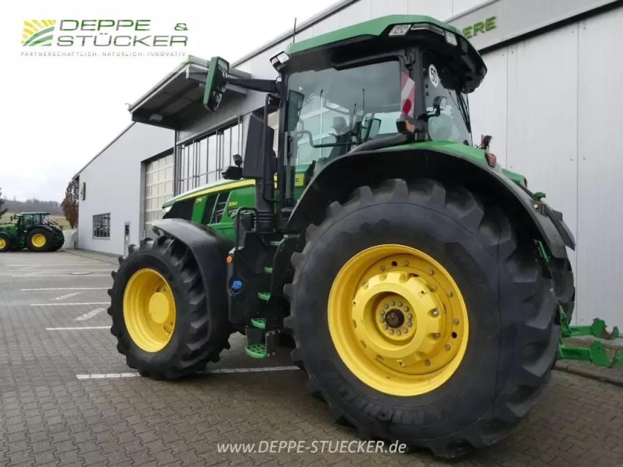 John Deere 7r 330 - Traktor: 3 kép. John Deere 7r 330 - Traktor: 3 kép.