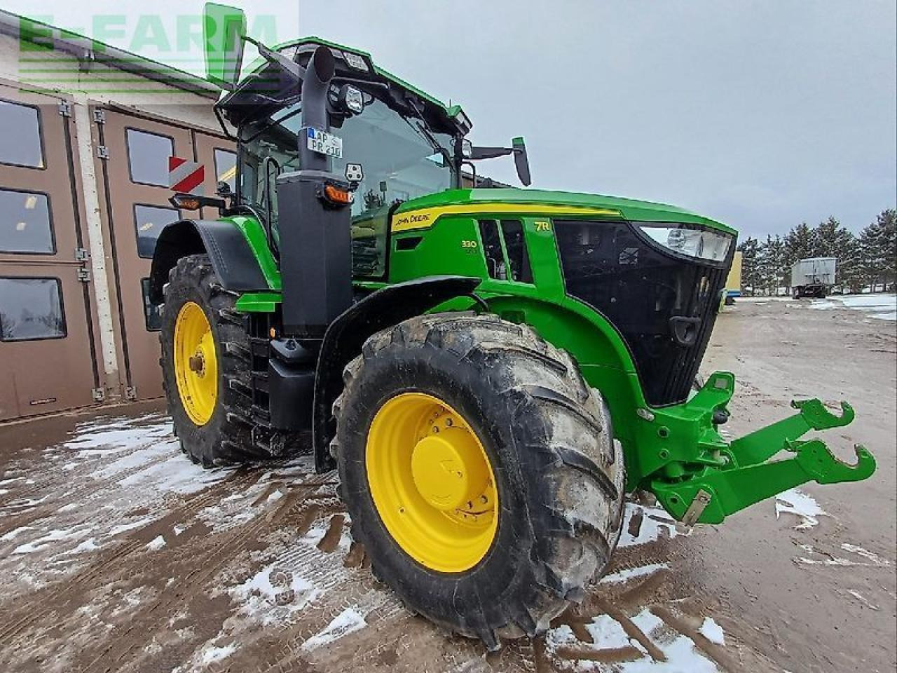 John Deere 7r 330 - Traktor: 2 kép. John Deere 7r 330 - Traktor: 2 kép.