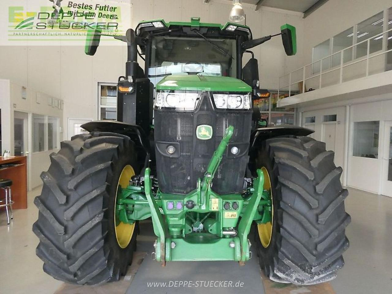 John Deere 7r 330 - Traktor: 3 kép. John Deere 7r 330 - Traktor: 3 kép.