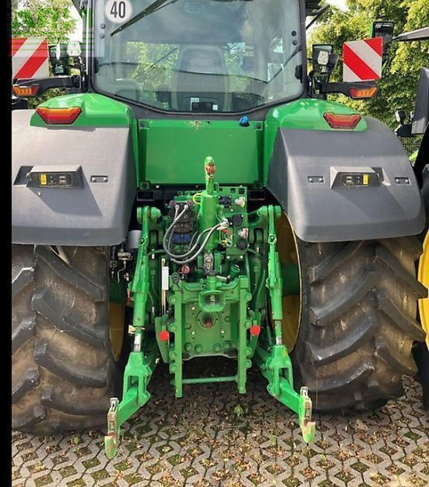John Deere 7r 330 - Traktor: 2 kép. John Deere 7r 330 - Traktor: 2 kép.