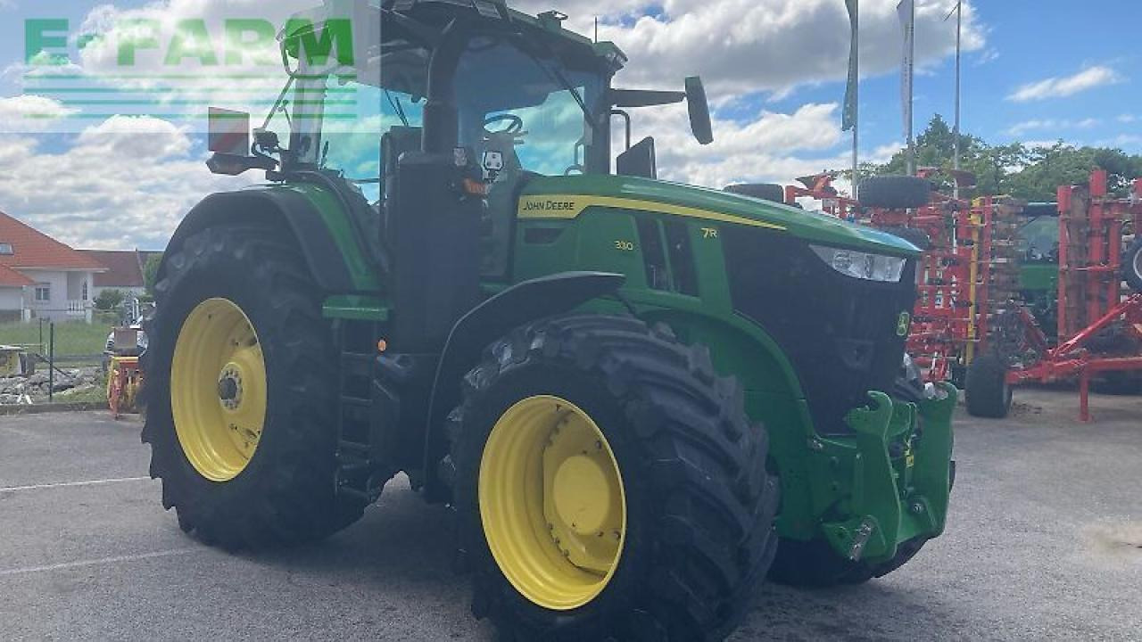John Deere 7r 330 - Traktor: 2 kép. John Deere 7r 330 - Traktor: 2 kép.