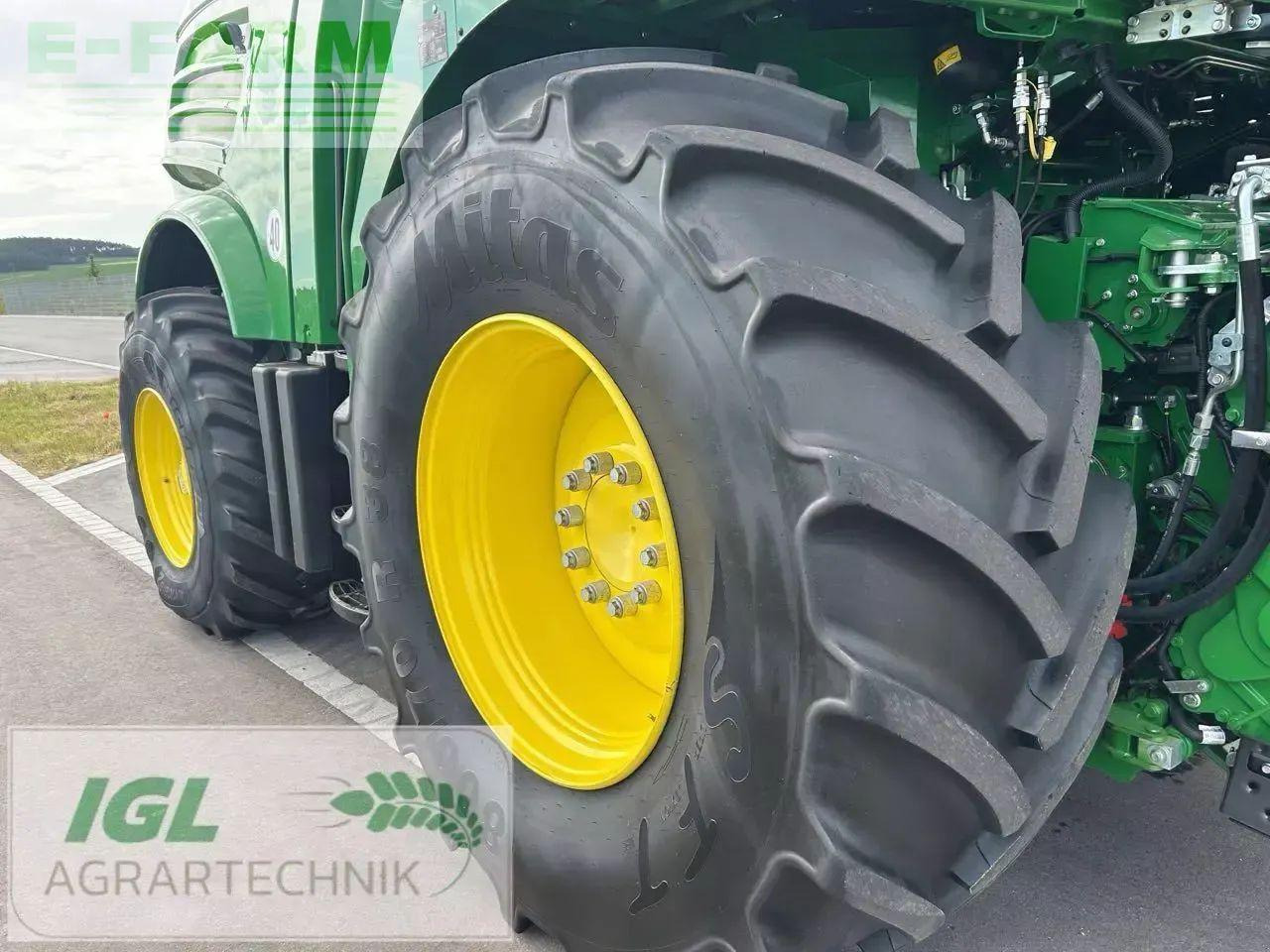 Önjáró szecskázógép John Deere 8200 i: 21 kép.