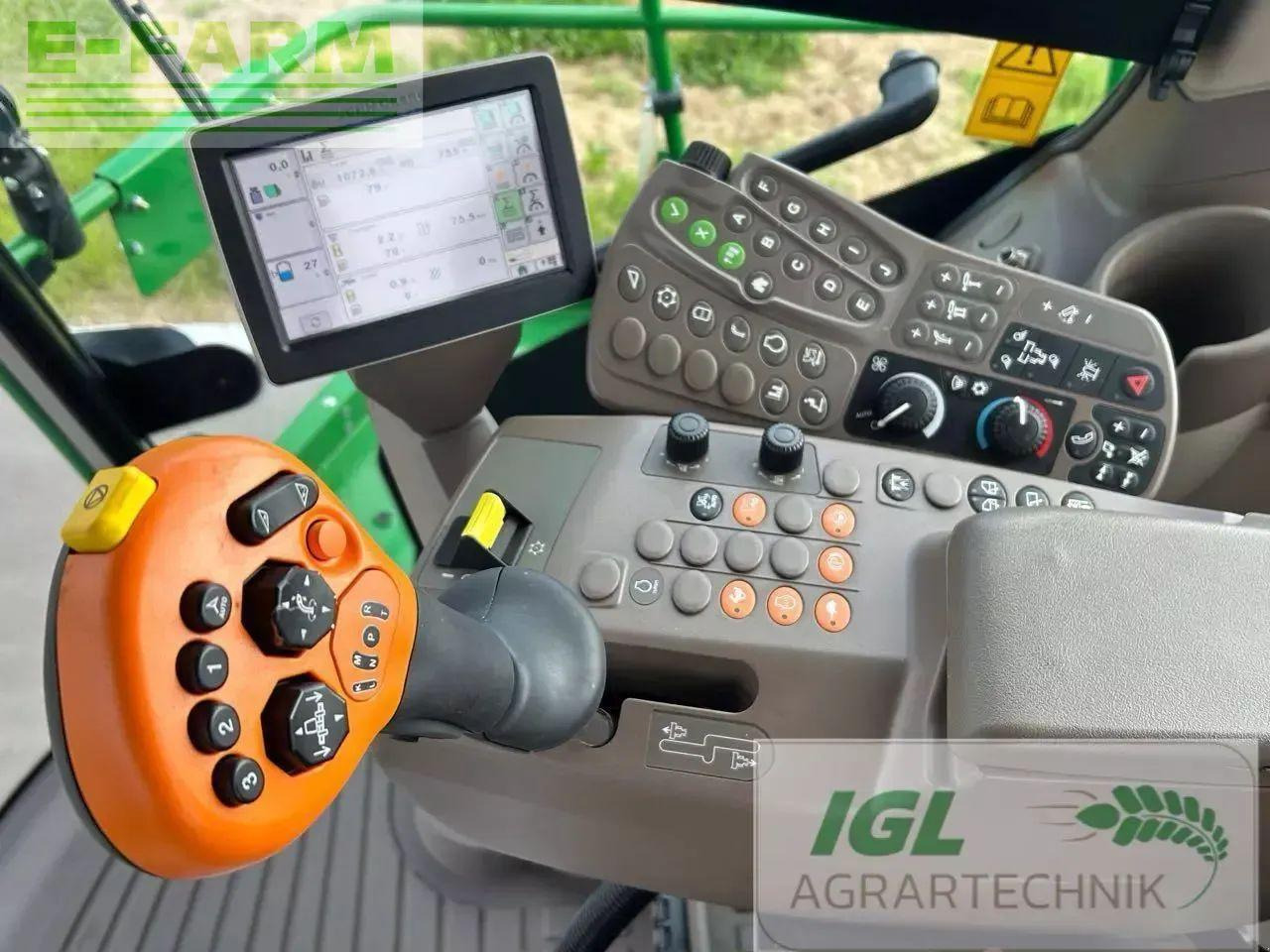 Önjáró szecskázógép John Deere 8200 i: 18 kép.