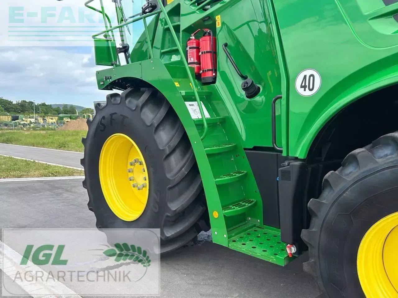 Önjáró szecskázógép John Deere 8200 i: 17 kép.