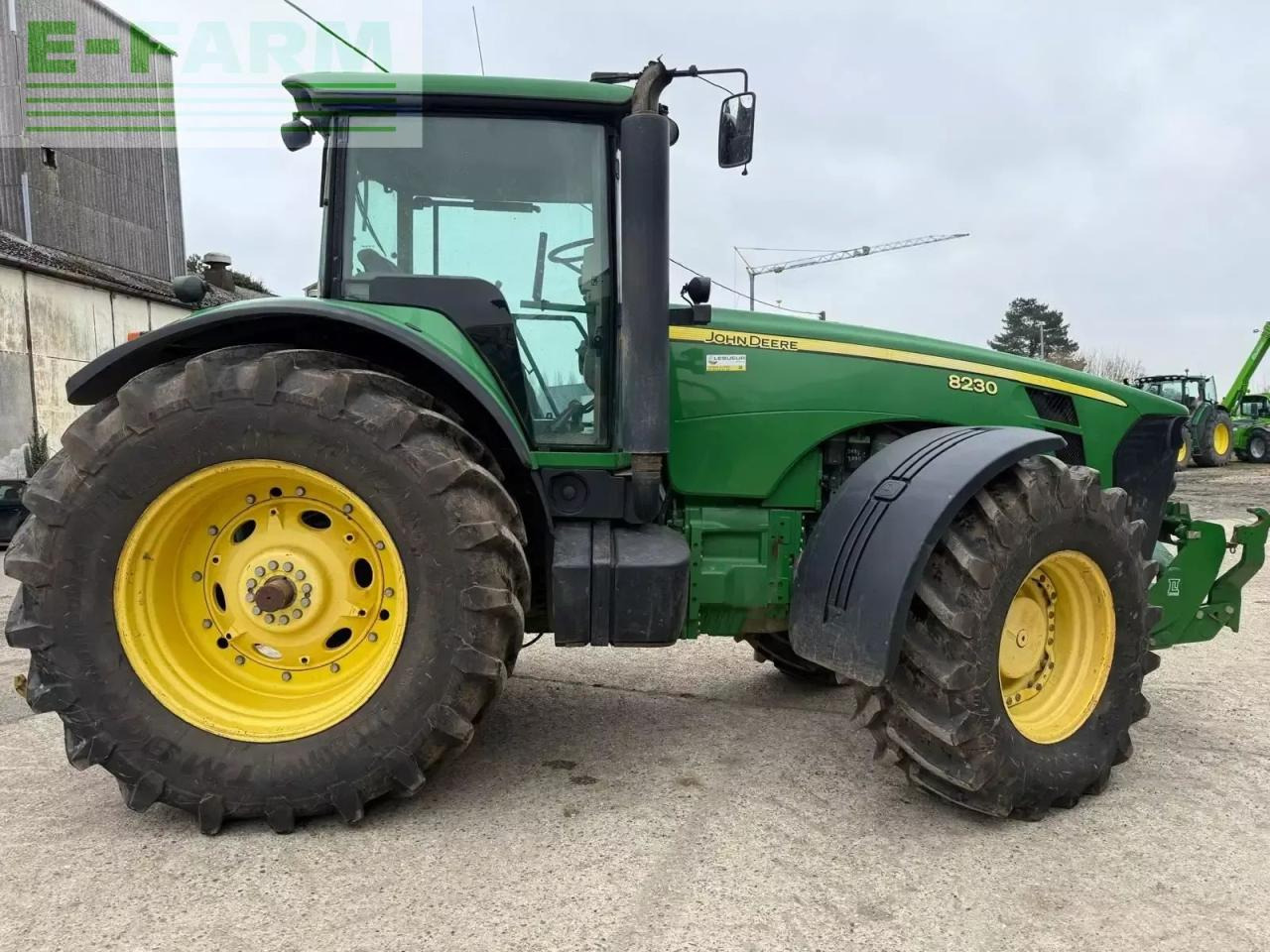 John Deere 8230 - Traktor: 1 kép. John Deere 8230 - Traktor: 1 kép.