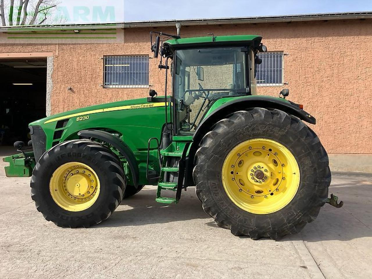 John Deere 8230 ils, powr shift - Traktor: 5 kép. John Deere 8230 ils, powr shift - Traktor: 5 kép.