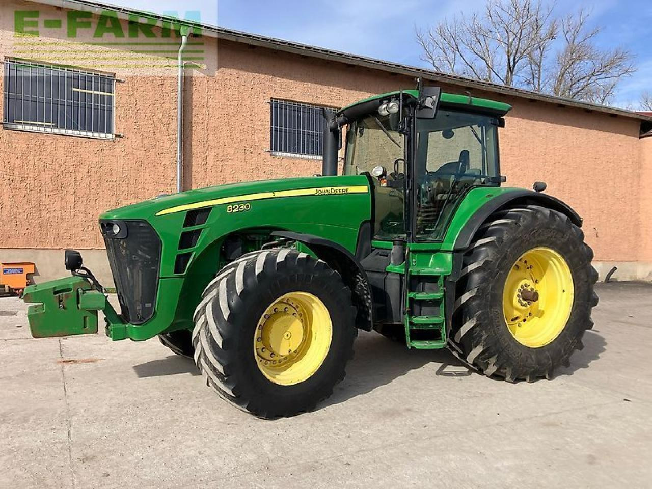 John Deere 8230 ils, powr shift - Traktor: 1 kép. John Deere 8230 ils, powr shift - Traktor: 1 kép.