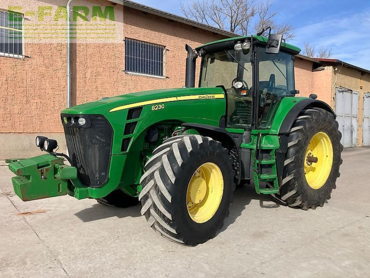 John Deere 8230 ils, powr shift - Traktor: 2 kép. John Deere 8230 ils, powr shift - Traktor: 2 kép.