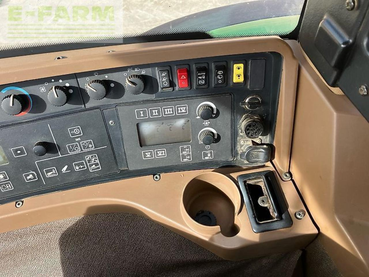 Traktor John Deere 8230 ils, powr shift: 36 kép.