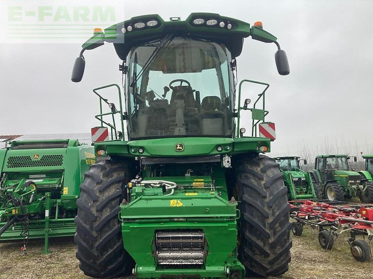 John Deere 8300 - Önjáró szecskázógép: 5 kép. John Deere 8300 - Önjáró szecskázógép: 5 kép.