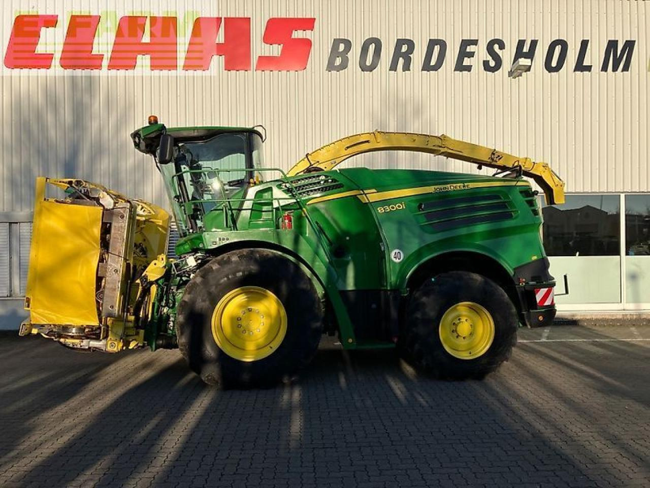 John Deere 8300i - Önjáró szecskázógép: 1 kép. John Deere 8300i - Önjáró szecskázógép: 1 kép.