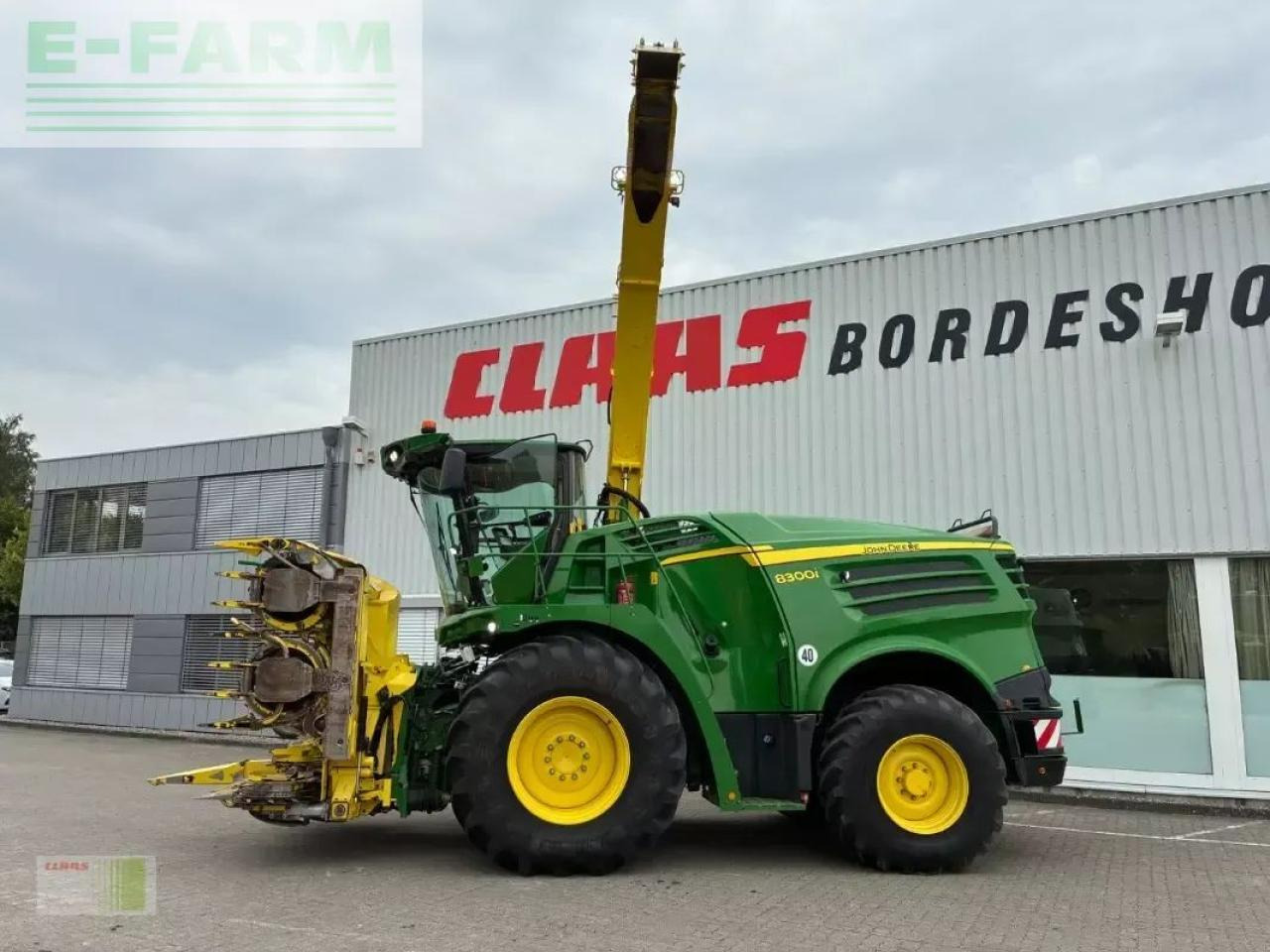 John Deere 8300i - Önjáró szecskázógép: 1 kép. John Deere 8300i - Önjáró szecskázógép: 1 kép.