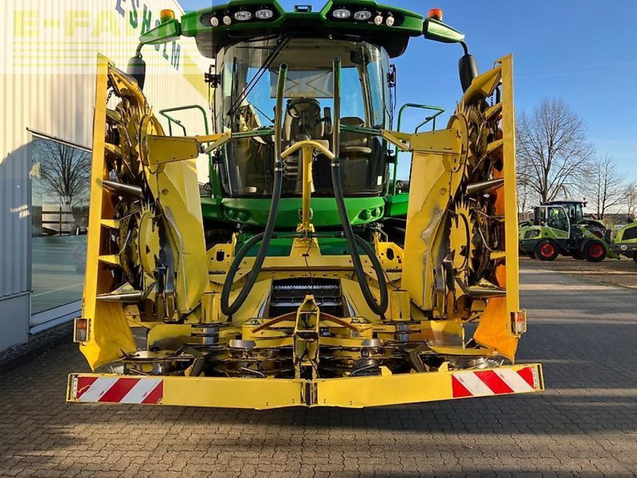 John Deere 8300i - Önjáró szecskázógép: 4 kép. John Deere 8300i - Önjáró szecskázógép: 4 kép.
