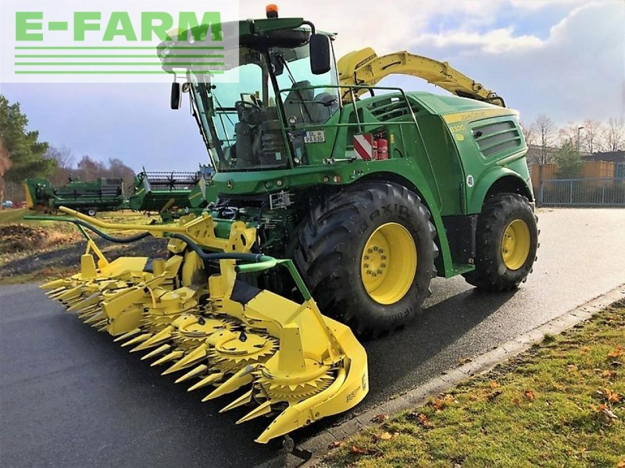 John Deere 8300i mit kemper 360plus & pu 639 - Önjáró szecskázógép: 1 kép. John Deere 8300i mit kemper 360plus & pu 639 - Önjáró szecskázógép: 1 kép.