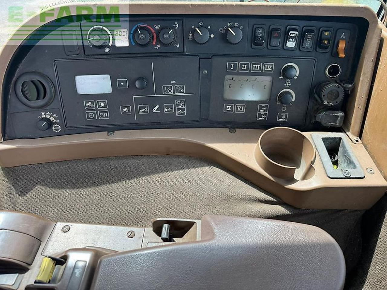 John Deere 8330 - Traktor: 4 kép. John Deere 8330 - Traktor: 4 kép.