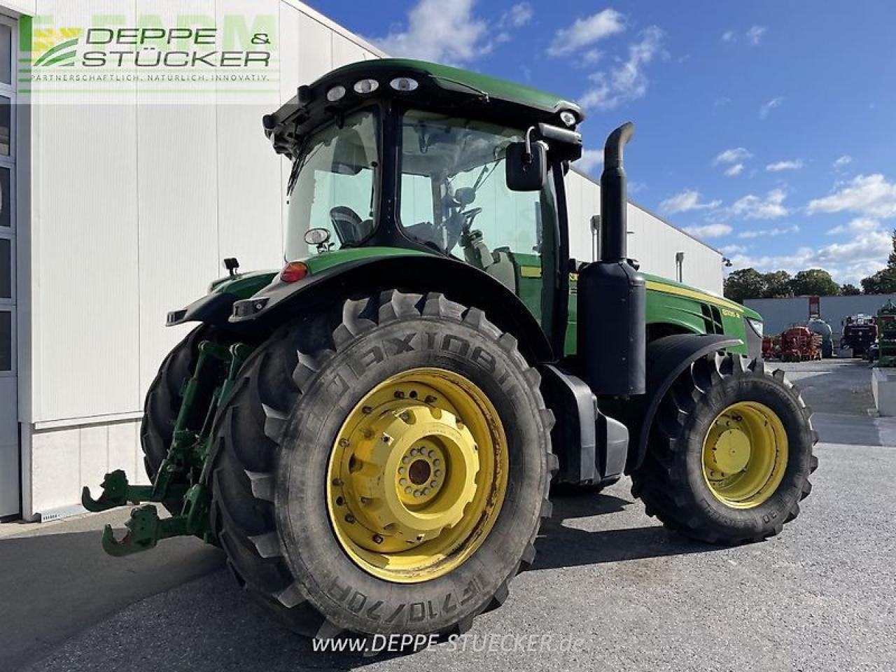 John Deere 8335r - Traktor: 2 kép. John Deere 8335r - Traktor: 2 kép.
