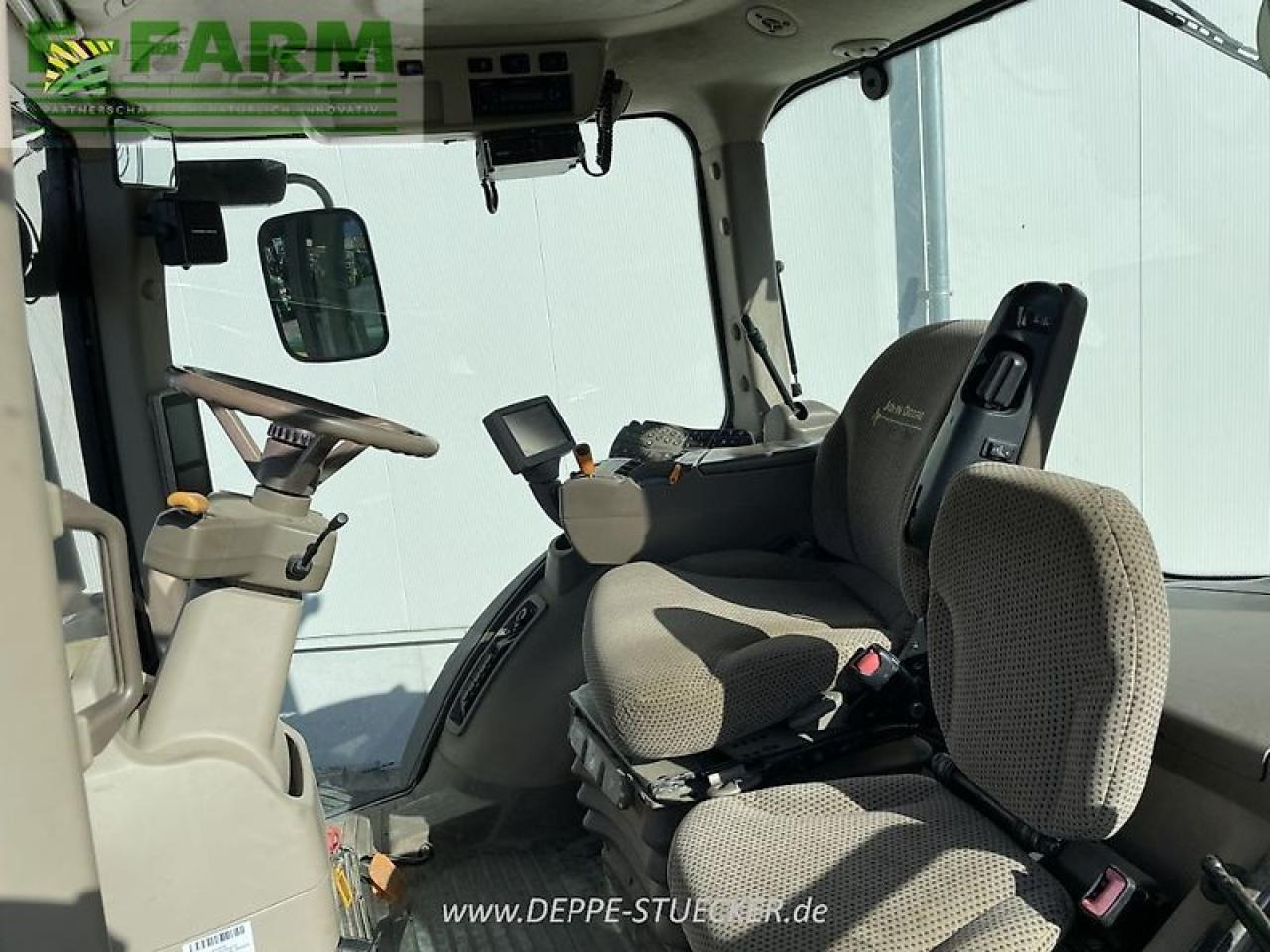 Traktor John Deere 8335r: 9 kép.