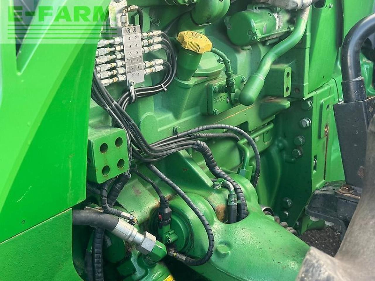 Traktor John Deere 8345r: 8 kép.