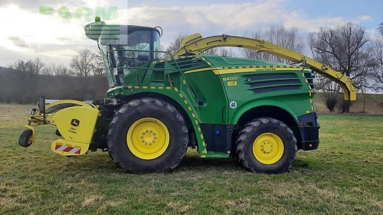 John Deere 8400 - Önjáró szecskázógép: 3 kép. John Deere 8400 - Önjáró szecskázógép: 3 kép.