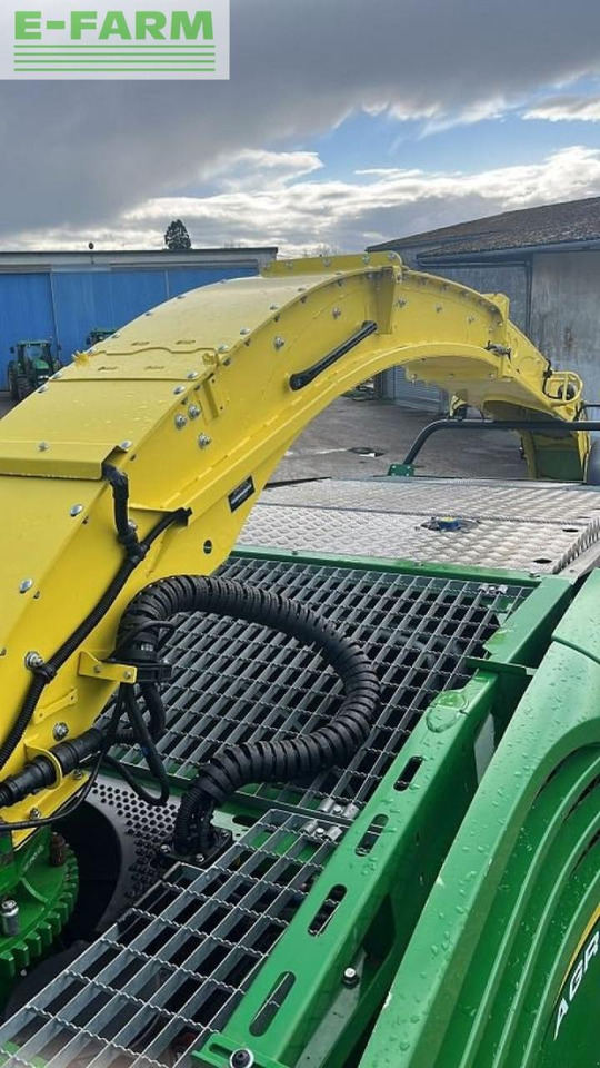 John Deere 8400 - Önjáró szecskázógép: 2 kép. John Deere 8400 - Önjáró szecskázógép: 2 kép.