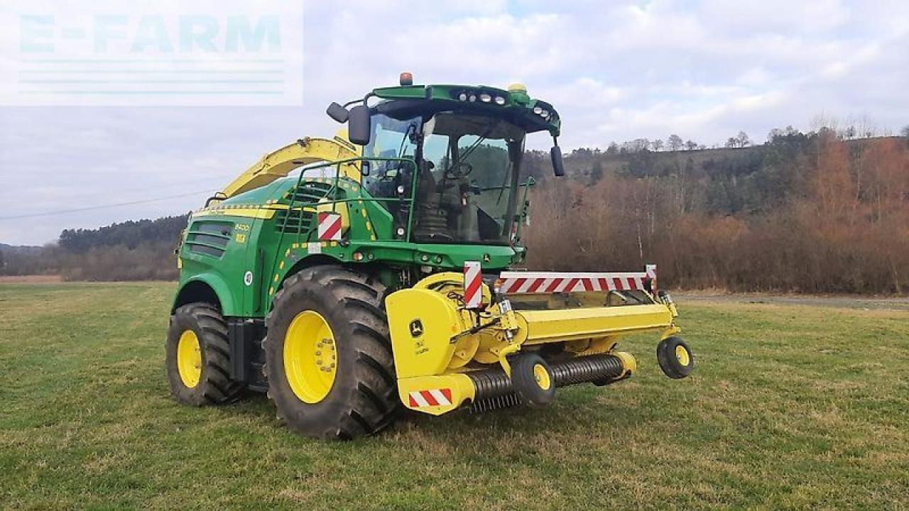 John Deere 8400 - Önjáró szecskázógép: 1 kép. John Deere 8400 - Önjáró szecskázógép: 1 kép.