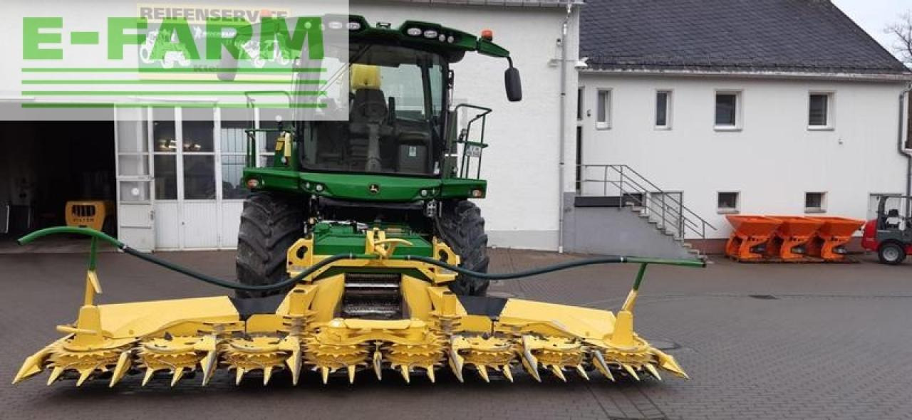 John Deere 8400 - Önjáró szecskázógép: 2 kép. John Deere 8400 - Önjáró szecskázógép: 2 kép.