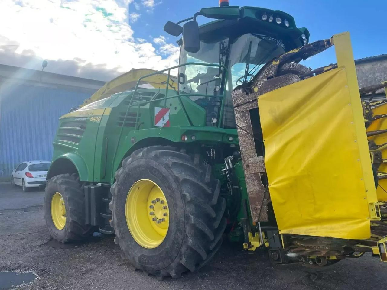 John Deere 8400 - Önjáró szecskázógép: 2 kép. John Deere 8400 - Önjáró szecskázógép: 2 kép.