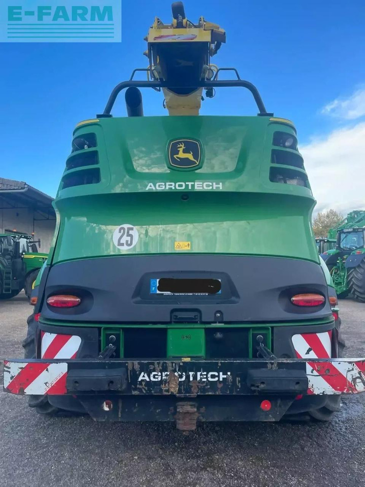 John Deere 8400 - Önjáró szecskázógép: 5 kép. John Deere 8400 - Önjáró szecskázógép: 5 kép.