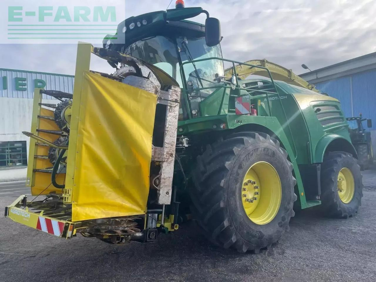 John Deere 8400 - Önjáró szecskázógép: 1 kép. John Deere 8400 - Önjáró szecskázógép: 1 kép.