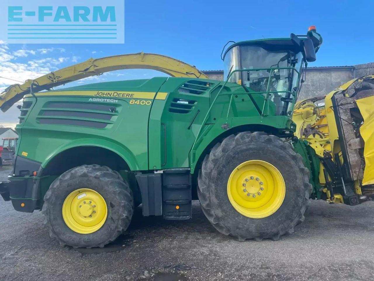 John Deere 8400 - Önjáró szecskázógép: 3 kép. John Deere 8400 - Önjáró szecskázógép: 3 kép.