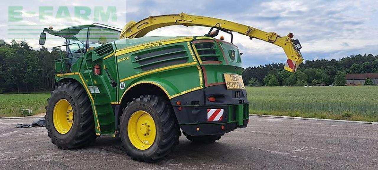 John Deere 8400 - Önjáró szecskázógép: 3 kép. John Deere 8400 - Önjáró szecskázógép: 3 kép.