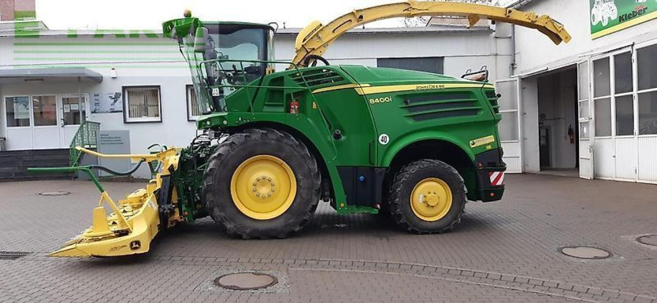 John Deere 8400i - Önjáró szecskázógép: 3 kép. John Deere 8400i - Önjáró szecskázógép: 3 kép.