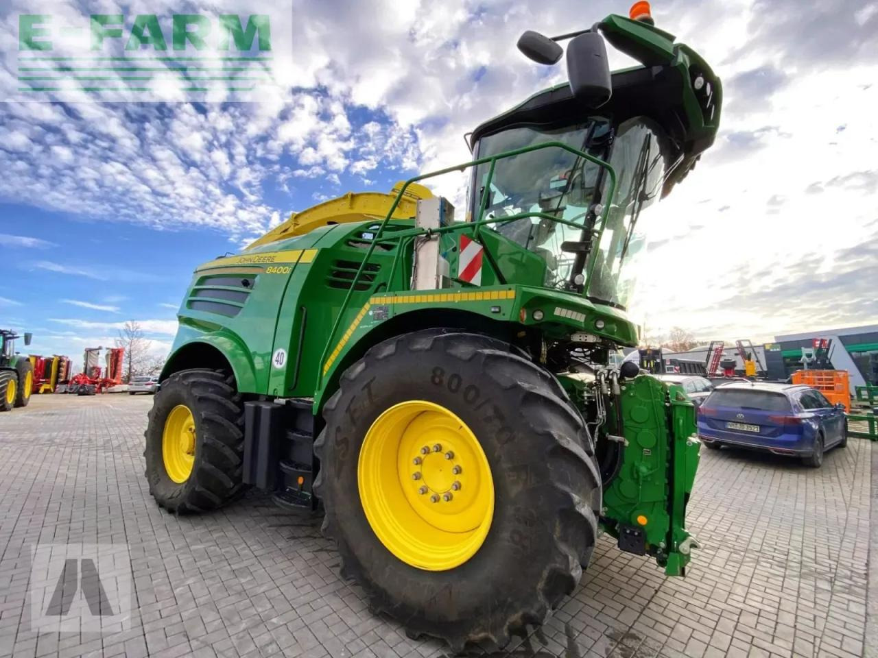 John Deere 8400i - Önjáró szecskázógép: 1 kép. John Deere 8400i - Önjáró szecskázógép: 1 kép.