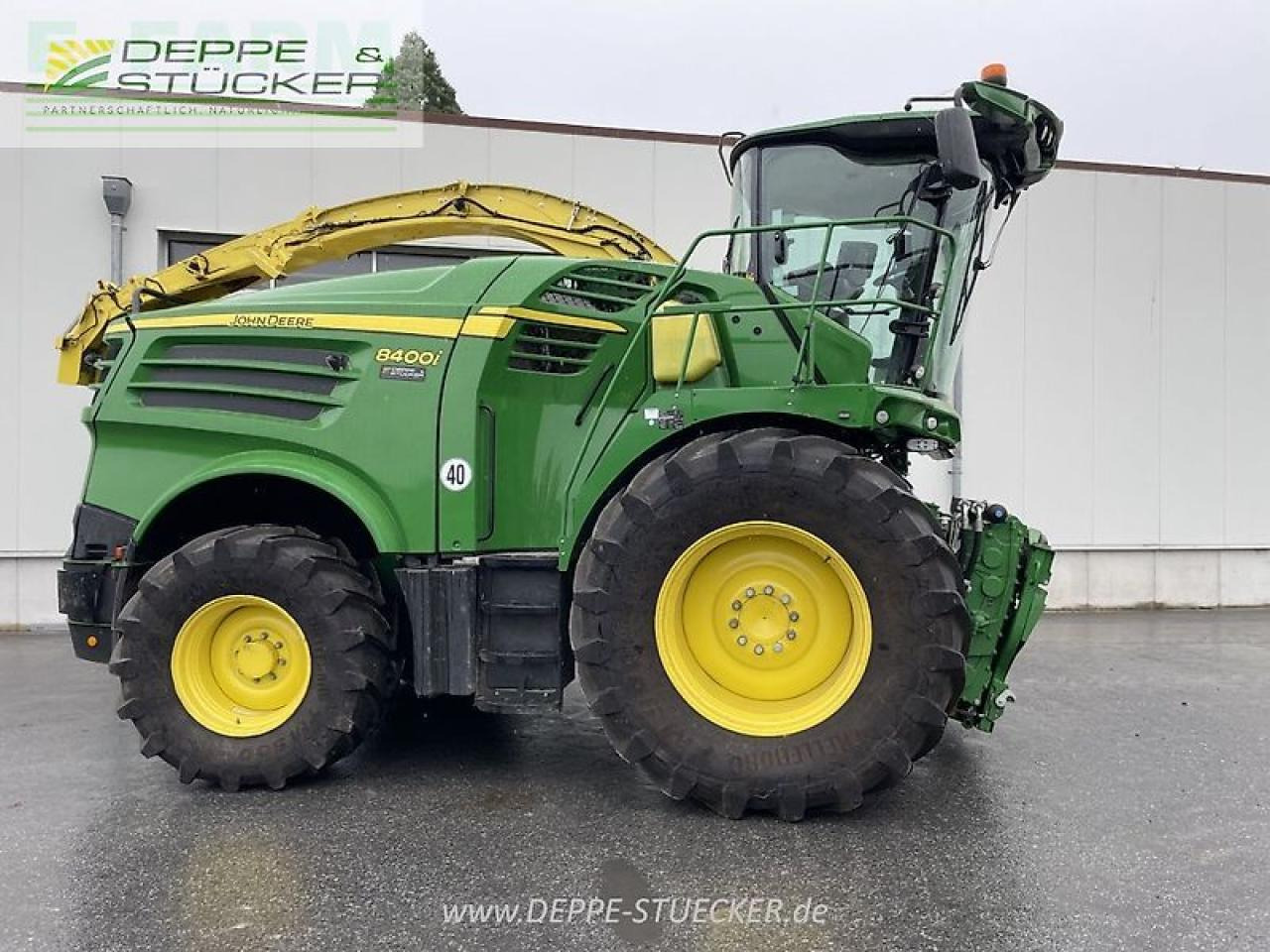 John Deere 8400i mit kemper 375 - Önjáró szecskázógép: 4 kép. John Deere 8400i mit kemper 375 - Önjáró szecskázógép: 4 kép.
