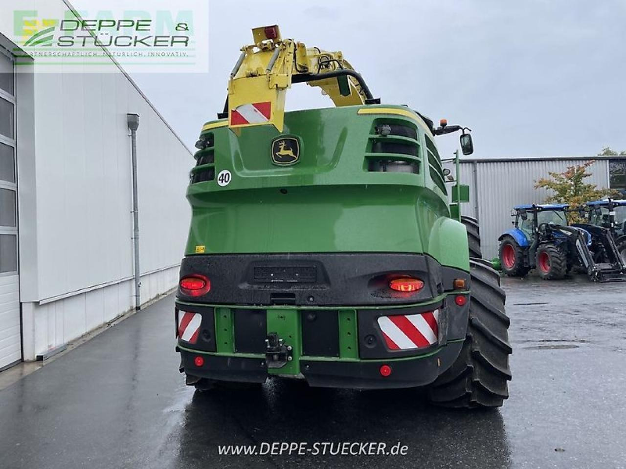 John Deere 8400i mit kemper 375 - Önjáró szecskázógép: 2 kép. John Deere 8400i mit kemper 375 - Önjáró szecskázógép: 2 kép.