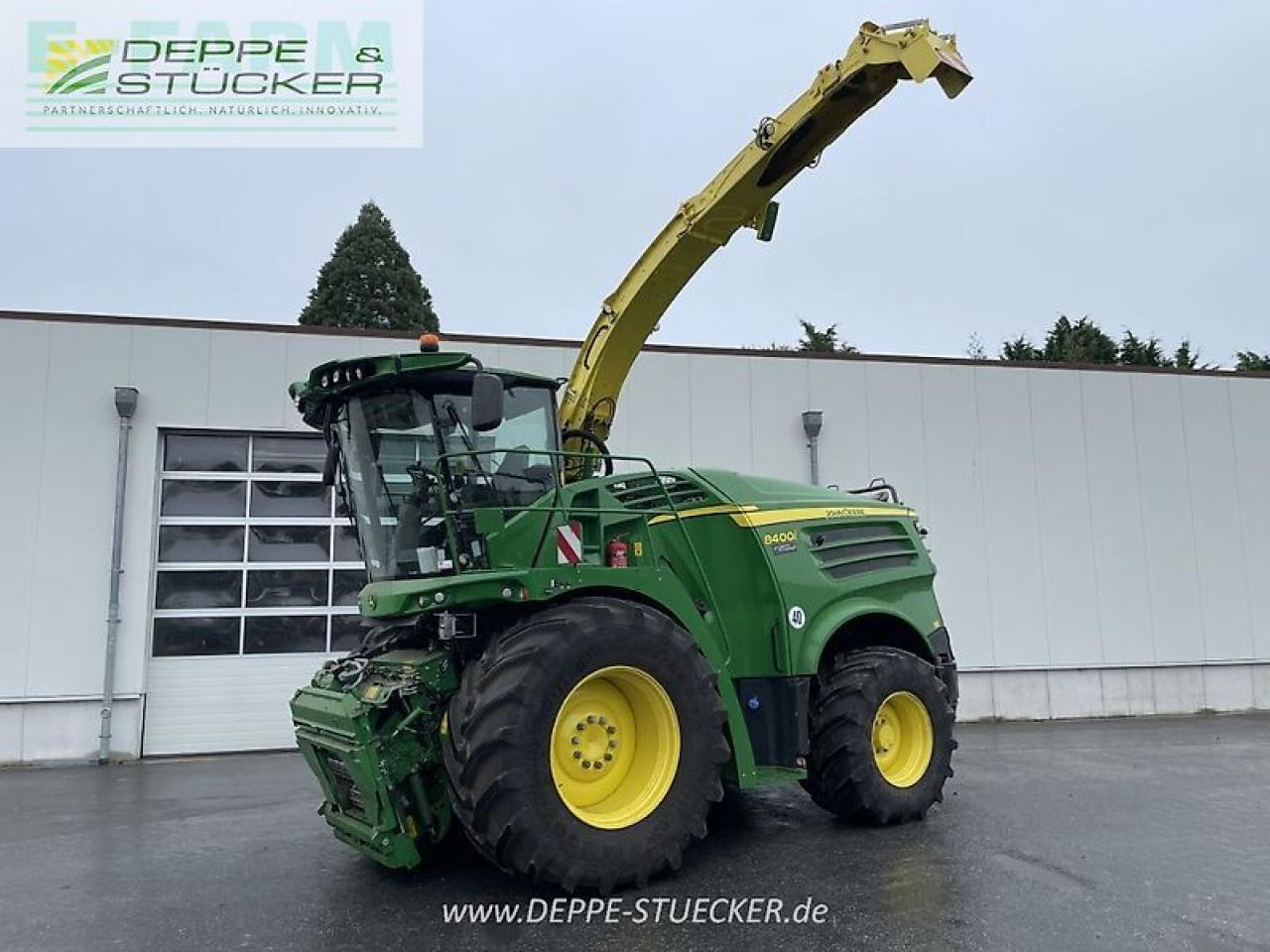 John Deere 8400i mit kemper 375 - Önjáró szecskázógép: 1 kép. John Deere 8400i mit kemper 375 - Önjáró szecskázógép: 1 kép.