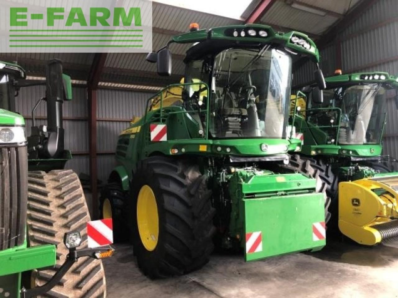 John Deere 8500 - Takarmánybetakarító gép: 3 kép. John Deere 8500 - Takarmánybetakarító gép: 3 kép.