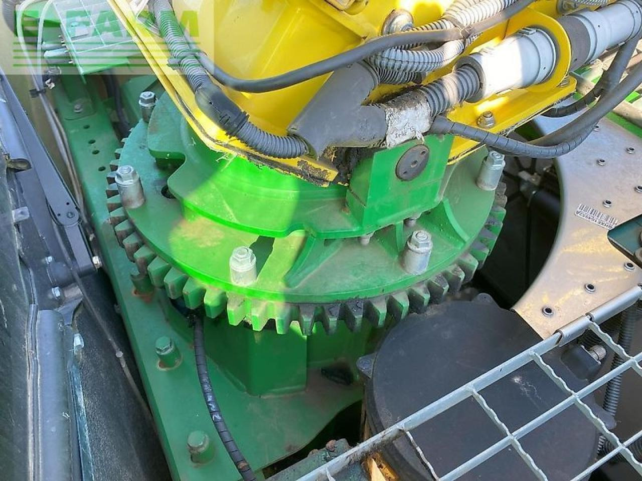 Önjáró szecskázógép John Deere 8500 mit kemper 460 stalkbuster: 11 kép. Önjáró szecskázógép John Deere 8500 mit kemper 460 stalkbuster: 11 kép.